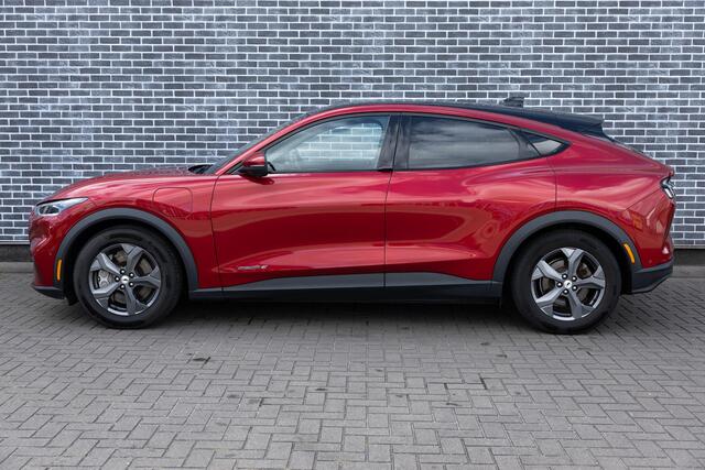 Ford MUSTANG Mach-E RWD 75 kWh | Trekhaak | Panoramadak | Keyless Entry | Elektrische Achterklep | Elektrisch Verstelbare Voorstoelen | Bang Olufsen Audio | 360 Graden Camera | Parkeersensoren | Stoelverwarming | Cruise Control Adaptief | Dodehoekdetectie | Navigatie 