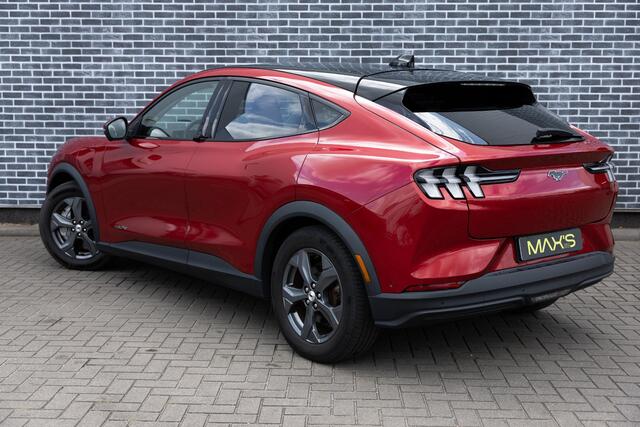 Ford MUSTANG Mach-E RWD 75 kWh | Trekhaak | Panoramadak | Keyless Entry | Elektrische Achterklep | Elektrisch Verstelbare Voorstoelen | Bang Olufsen Audio | 360 Graden Camera | Parkeersensoren | Stoelverwarming | Cruise Control Adaptief | Dodehoekdetectie | Navigatie 