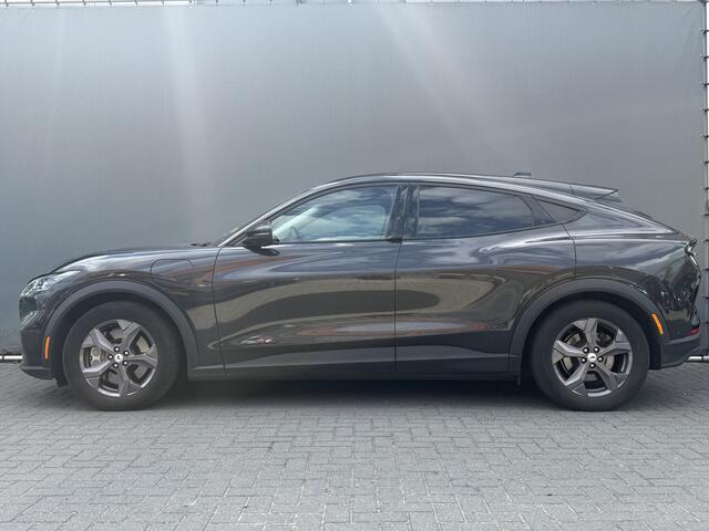 Ford MUSTANG Mach-E BWJ 2022 Extended 294 PK RWD 98 kWh! TREKHAAK | FULL LED | STOEL + STUUR VERW. | LEDER | ELEKTR. STOELEN | ADAPTIVE CRUISE | CAMERA | DAB + | CARPLAY + ANDROID | NAVI | CLIMA | LMV | PDC