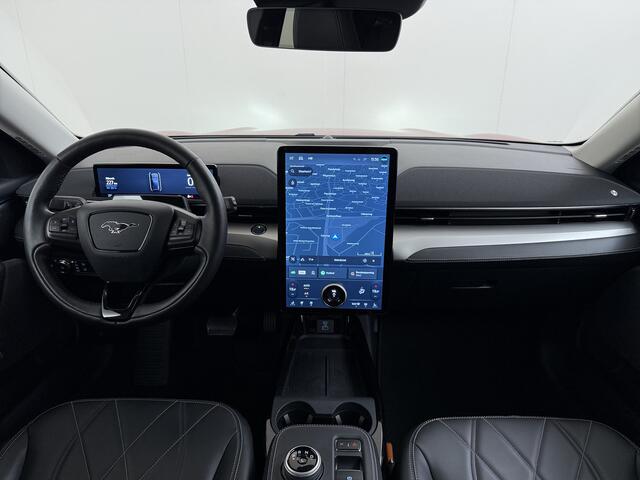 Ford MUSTANG Mach-E Extended RWD 98kWh SOH 94% Trekhaak Adap.Cruise B&O-Audio Leder 360°Camera Stoel+Stuurverwarming Navi Ecc Apple Carplay Android Auto Lmv 18" Privacy Glas Pdc Voorruitverwarming DAB Elek.Achterklep Keyless Dodehoekwaarschuwing 1e Eigenaar 750KG Trekgewicht Origineel Nederlandse Auto
