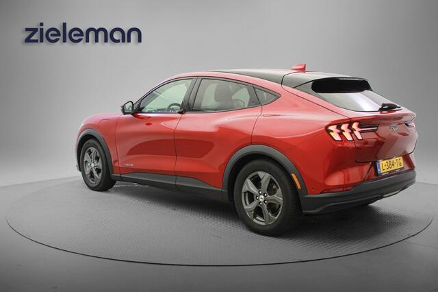 Ford MUSTANG RWD 75 kWh - Carplay, Camera, Leer, Stoel/Stuur Verw. BenO, Afn. Trekhaak, SOH 93%