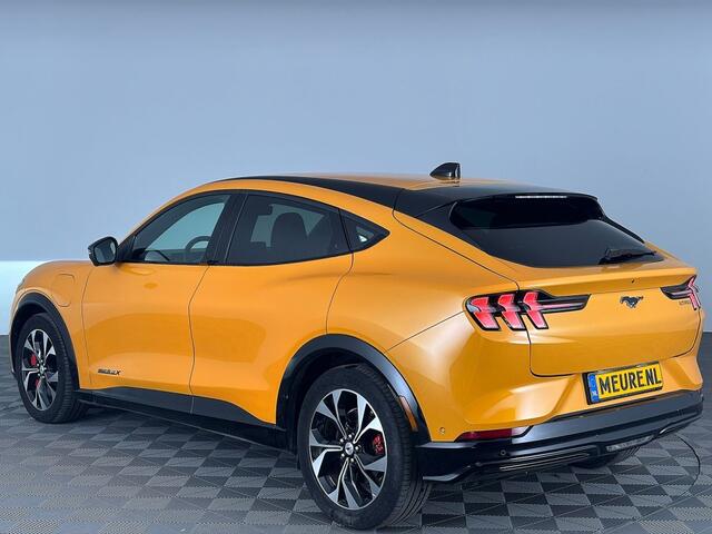 Ford MUSTANG Mach-E Extended Premium 98kWh | Cyber Orange | El. stoelen | LEDER | SOH 97,1%