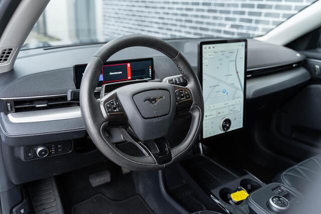 Ford MUSTANG Mach-E RWD 75 kWh | Bang Olufsen Audio | 360 Graden Camera | Parkeersensoren | Keyless Entry | Elektrische Achterklep | Stoelverwarming | Cruise Control Adaptief | Dodehoekdetectie | Navigatie | Apple Carplay | Android Auto