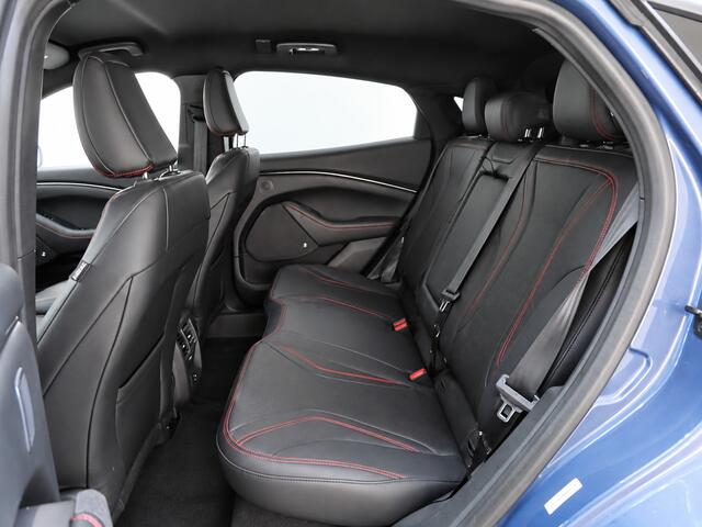 Ford MUSTANG Mach-E AWD 75 kWh | SOH 95.5 % | Trekhaak afn. | Ad cruise | Navi | Led | NL-auto