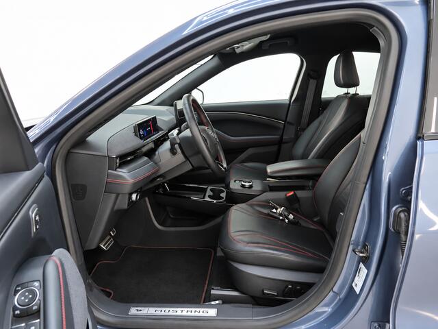 Ford MUSTANG Mach-E AWD 75 kWh | SOH 95.5 % | Trekhaak afn. | Ad cruise | Navi | Led | NL-auto