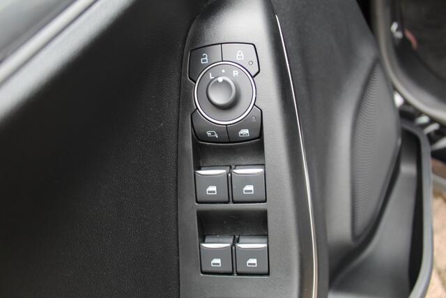 Ford PUMA 1.0-125 pk EcoBoost Mild Hybrid ST-Line X AUTOMAAT ! Gun uzelf het plezier en comfort van een automaat ! Cruise Control, Climate Control, Achteruitrijcamera, Parkeersensoren v+a, metallic lak, LM wielen, Navigatie, Telefoonvoorb., etc.