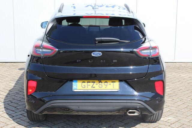 Ford PUMA 1.0-125pk EcoBoost Hybrid ST-Line X Two tone. AUTOMAAT ! Gun uzelf het plezier en comfort van een automaat ! Volautm. airco, navigatie, telefoonvoorb., cruise control, lane assist, B&O soundsystem, LED verlichting, camera, parkeersensoren v+a etc.