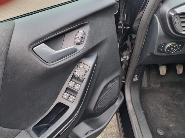 Ford PUMA 1.0 EcoBoost Hybrid Titanium