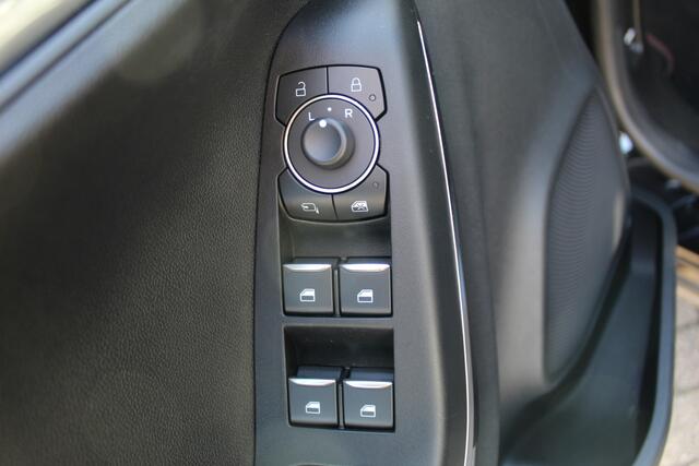 Ford PUMA 1.0-125 pk EcoBoost Mild Hybrid ST-Line X AUTOMAAT ! Gun uzelf het plezier en comfort van een automaat ! Ca. ¤. 10.000,- beneden de nieuwprijs ! Cruise Control, Climate Control, Achteruitrijcamera, Parkeersensoren v+a, metallic lak, LM wielen, Navigatie, 