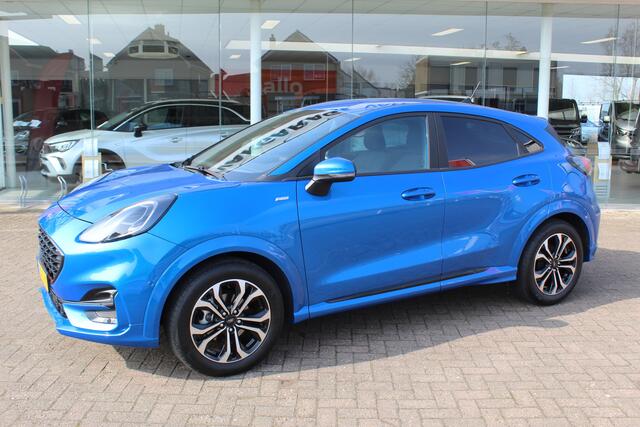 Ford PUMA 1.0-125pk EcoBoost Hybrid ST-Line. April 2024 ! Slechts 10.618km ! Autm. airco, navigatie, telefoonvoorb., camera, pdc v+a, parkeerassistent, LED verl., metallic lak, LM wielen, stoel-, stuur- en voorraamverw., lane- en sideassist, adapt. cruise cntrl etc