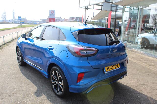 Ford PUMA 1.0-125pk EcoBoost Hybrid ST-Line. April 2024 ! Slechts 10.618km ! Autm. airco, navigatie, telefoonvoorb., camera, pdc v+a, parkeerassistent, LED verl., metallic lak, LM wielen, stoel-, stuur- en voorraamverw., lane- en sideassist, adapt. cruise cntrl etc