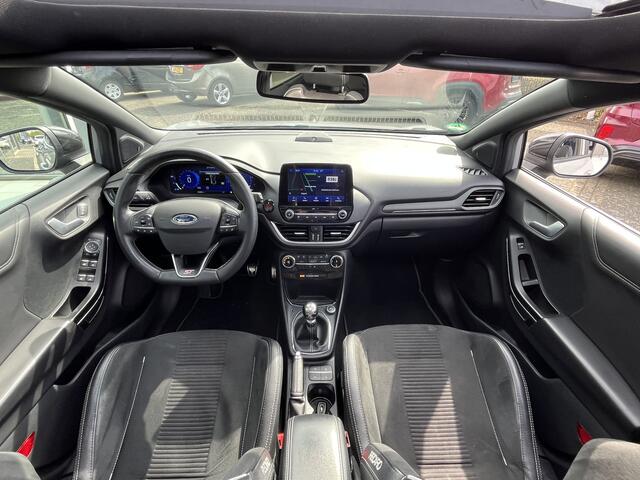 Ford PUMA 1.5 EcoBoost ST-X 200pk/147kW 6-bak | Panodak | Driver Assistance Pack | Elek. achterklep | Keyless Entry | Alarm | etc. etc.