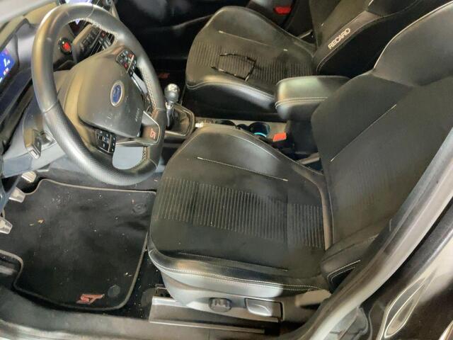 Ford PUMA 1.5 EcoBoost ST-X 200pk | NL-auto | Performance Pack | Panoramadak | Afneembare trekhaak | Camera | Elektrische achterklep