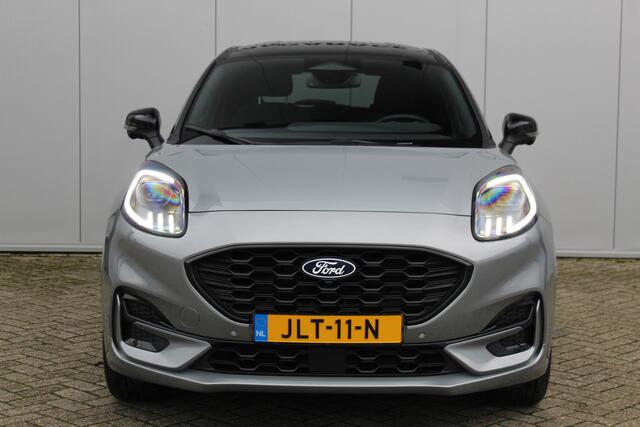 Ford PUMA 1.0-125pk EcoBoost Mild-Hybrid ST-Line, two-tone. Alwéér een prachtige hoogzitter met slechts 9.400km ! Autm. airco, camera 360gr., LM wln, side- en lane assist, adaptieve cruise cntrl, navigatie, telefoonvoorb., stoel-, stuur-- en voorraamverw. etc.
