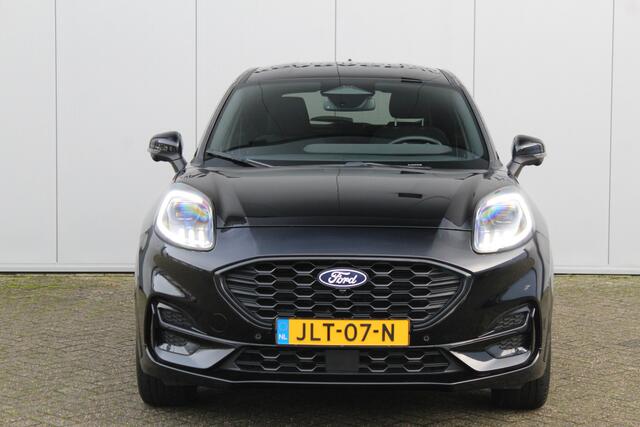 Ford PUMA 1.0-125pk EcoBoost Mild-Hybrid ST-Line. Mooie luxe hoogzitter ! Slechts 9.950km ! Autm. airco, adapt. cruise control, stoel-, stuur- en voorraamverw., navigatie, telefoonvoorb., LM wielen, elektr. achterklep, LED verl., camera, pdc v+a etc.