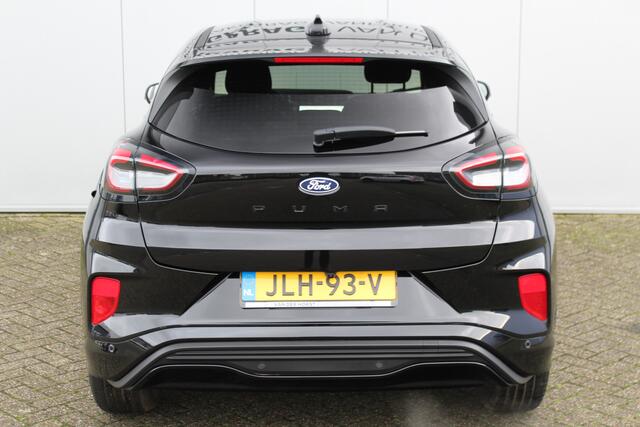 Ford PUMA 1.0-125pk EcoBoost Mild-Hybrid ST-Line. Mooie luxe hoogzitter ! Slechts 8.960km ! Autm. airco, adapt. cruise control, stoel-, stuur- en voorraamverw., navigatie, telefoonvoorb., LM wielen, elektr. achterklep, LED verl., camera 360gr, pdc v+a etc.