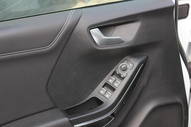 Ford PUMA 1.5 EcoBoost ST-X Performance Pack, Driver Ass Pack, Elek Achterklep, Panoramadak! 100% Dealer onderhouden!