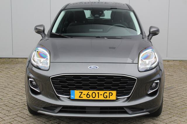 Ford PUMA 1.0-125pk EcoBoost Mild-Hybrid Titanium. Fabrieksgarantie t/m 21-05-2027 ! Slechts 14.800km ! Volautm. airco, pdc achter, all season banden, stoel-, stuur- en voorraamverw., navigatie, telefoonvoorb., elektr. achterklep, cruise cntrl, keyless entry&go etc