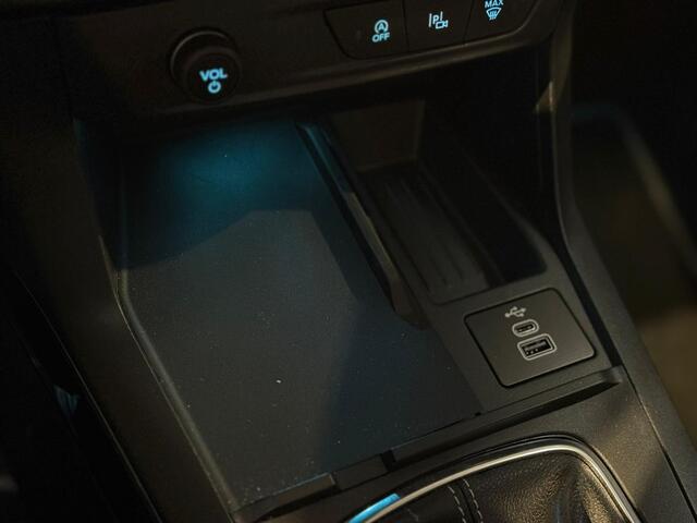 Ford PUMA EcoBoost Hybrid 125pk Titanium | Winterpack | Adapt. Cruise | Dodehoek detectie | 360 Camera | All-season banden | Fabr. Gar. t/m 01-2029 |