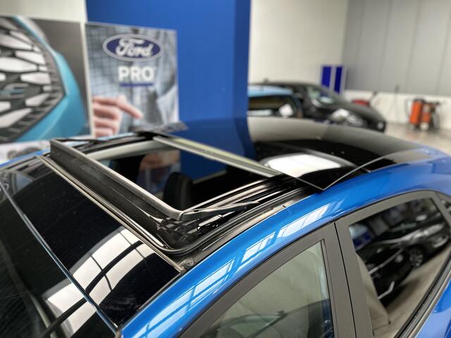 Ford PUMA EcoBoost Hybrid 125 pk Titanium | Pano | Elek achterklep | Winterpack | Adapt. Cruise | Dodehoek detectie | 360 Camera | Fabr. Gar. t/m 02-2029