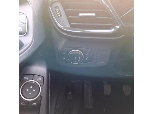 Ford PUMA 1.0 EcoBoost Hybrid Titanium