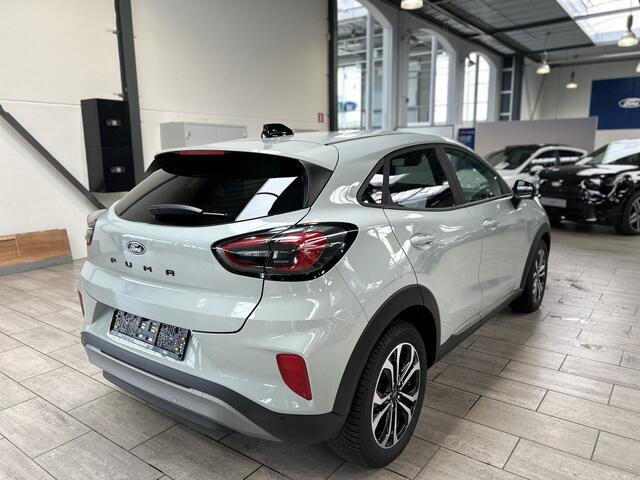 Ford PUMA EcoBoost Hybrid 125pk Titanium | Winterpack | Adapt. Cruise | Dodehoek detectie | 360 Camera | All-season banden | Fabr. Gar. t/m 04-2029 |