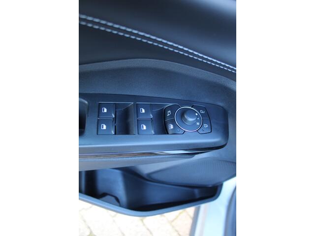 Ford PUMA 1.0-125pk EcoBoost Hybrid Titanium Nieuw Model Naviagtie , Camera , Stoel , Stuur en Voorruitverwarming Fabrieksgarantie t/m 16-6-2029 ! Slechts 3.000km !