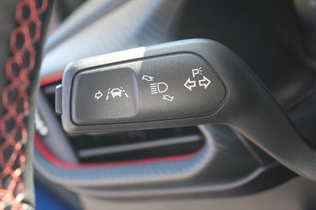 Ford PUMA 1.0 EcoBoost Hybrid ST-Line X , 125pk Navigatie , Climate control , Cruise control , Bluetooth Stuur , Stoel en Voorruitverwarming , Parkeersensoren achter