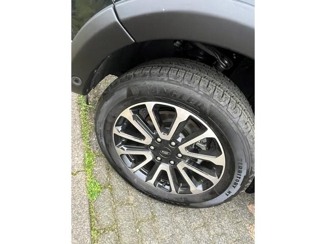 Ford RANGER 3.0 V6 AUT 240 PK 4X4 EURO 6 VAN 3500KG PLATINUM BPM VRIJ ! 2024 V.A ¤ 63.900 EXCL LAATSTE KANS VOOR BPM VRIJE BEDRIJFSAUTO - LEDER-NAVI CLIMA ADAPTIVE CRUISE - 3500 KG TREKKRACHT afgebeelde multi functionele hardtop en lades tegen meerprijs . we richten
