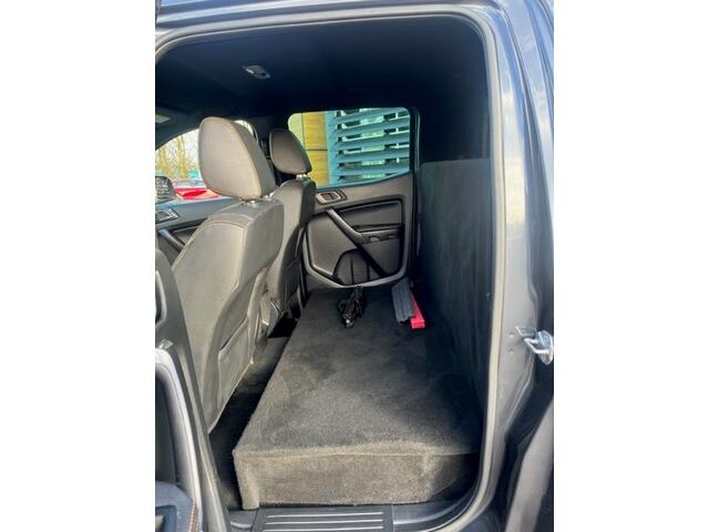 Ford RANGER 2.0 TD 213 PK AUT EURO 6 LEDER NAVI CLIMA CRUISE RAPTOR PACK NAP ¤ 24495 EXCL Auto in zeer goede staat dealer onderhouden , mag 3500 kg trekken , meest luxe uitvoering met hardtop met 3 zijkleppen . afleverpakket naar keuze