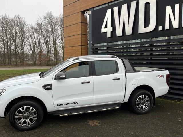 Ford RANGER 3.2 TD AUT 4WD 5 PERS VAN EURO 6 LEDER/NIVI/CLIMA/CRUIS NAP 127.220 KM ¤ 32.495 EXCL BTW Auto in goede staat dealer onderhouden . mag 3500KG TREKGEWICHT -afleverpakket en garantie naar keuze .