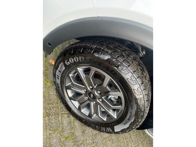 Ford RANGER 3.0 V6 AUT 4WD 2 PERS VAN BPM VRIJ DIRECT LEVERBAAR 3500 KG TREKGEW ¤ 55.900 EXCL Een van de laatste beschikbare 3.0 V6 motoren op grijs kenteken zonder BPM te betalen . deze sterke motor mag 3500 kg trekken en is FISCAAL ZEER VOORDELIG . informeer voo