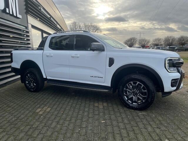 Ford RANGER 3.0 V6 AUT 4WD 2 PERS VAN BPM VRIJ DIRECT LEVERBAAR 3500 KG TREKGEW ¤ 55.900 EXCL Een van de laatste beschikbare 3.0 V6 motoren op grijs kenteken zonder BPM te betalen . deze sterke motor mag 3500 kg trekken en is FISCAAL ZEER VOORDELIG . informeer voo