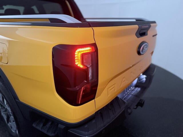 Ford RANGER Wildtrak Double Cab PHEV met o.a. een Elektrisch bedienbare rollertop, Trekhaak, Adaptieve cruise control, Dodehoekdetectie en een Achteruitrijcamera