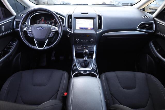 Ford S-MAX 1.5 Titanium 7p. TREKHAAK CAMERA CARPLAY NAVI DAB RUIT+STOELVERW. CRUISE 2xPDC CLIMA 17"LMV ELEK.ACHTERKLEP PARK.ASS. 2xKEYLESS