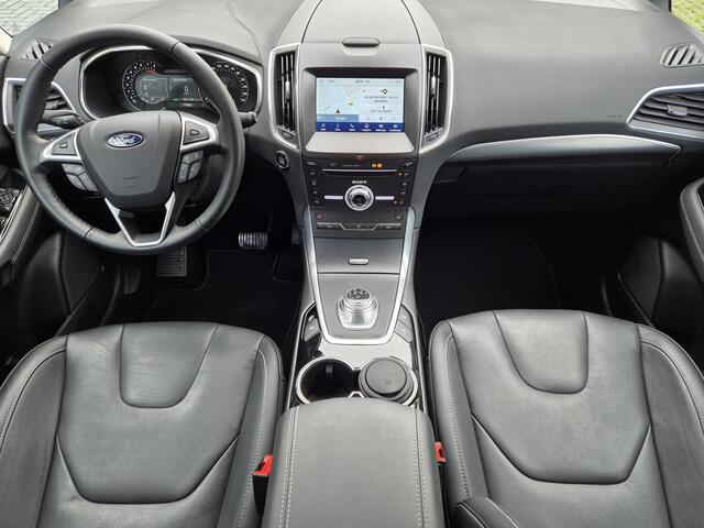 Ford S-MAX 2.5i HEV Luxury 5P Automaat / Trekgewicht 1.750 kg / Apple Carplay Android Auto / Allseason banden / Stoelverwarming / Achteruitrijcamera / Elektrische achterklep / Navigatie / Adaptief CC / Climate control / Keyless Entry/Start /