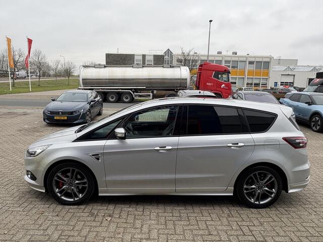 Ford S-MAX 2.0L ST-Line Panoramadak | Stoelverwarming | Trekhaak | Voorruit verwarming |