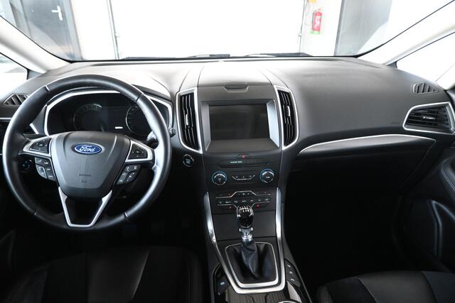 Ford S-MAX 1.5 Titanium Clima Navigatie Cruise Control Stoelverwarming Rijklaarprijs Inruil Mogelijk!