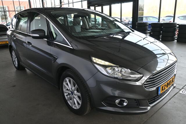 Ford S-MAX 1.5 Titanium Clima Navigatie Cruise Control Stoelverwarming Rijklaarprijs Inruil Mogelijk!