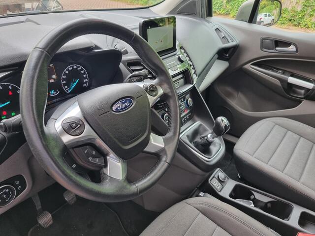 Ford TOURNEO CONNECT 1.0 Titanium NAVI / CAMERA / PANORAMADAK / CRUISE / PDC
