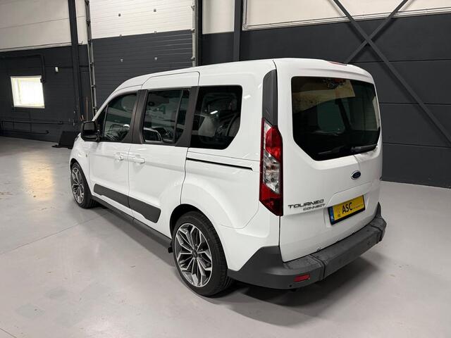 Ford TOURNEO CONNECT Rolstoelauto 3+1 of 5+0 Rolstoelvervoer