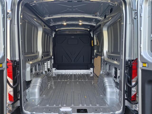 Ford TRANSIT 330 2.0 TDCI L2H2 Trend 170 PK | SYNC 4 scherm | Driver assistance pack | Trekhaak | Stoelverwarming | Elektrisch vertelbare stoel | Safety & comfort pack 1 |16 inch lichtmetalen velgen | Reservewiel