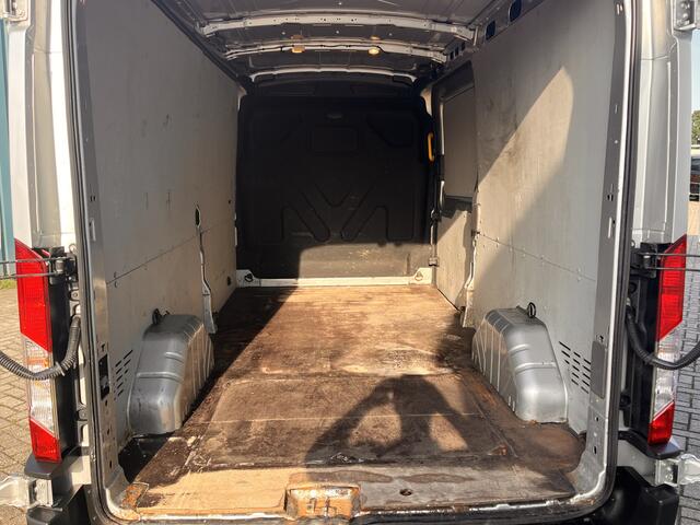 Ford TRANSIT 330 2.0 170Pk TDCI L3H2 Trend / Cruise / Airco / Lease ¤302,- pm / Apk t/m 16-01-2025