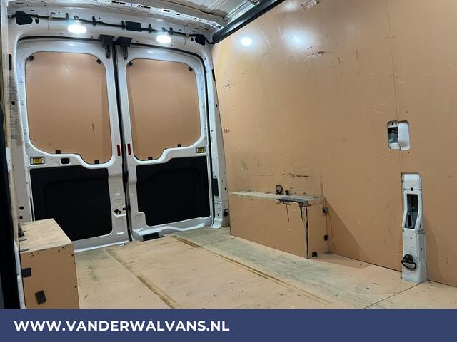 Ford TRANSIT 2.0 TDCI 131pk L2H2 Euro6 Airco | Trekhaak | Imperiaal | Cruisecontrol LED, Trap, Parkeersensoren, Bijrijdersbank