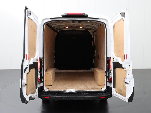 Ford TRANSIT 2.0TDCI 130PK L3H2 | Airco | Cruise | 3-Persoons | Betimmering