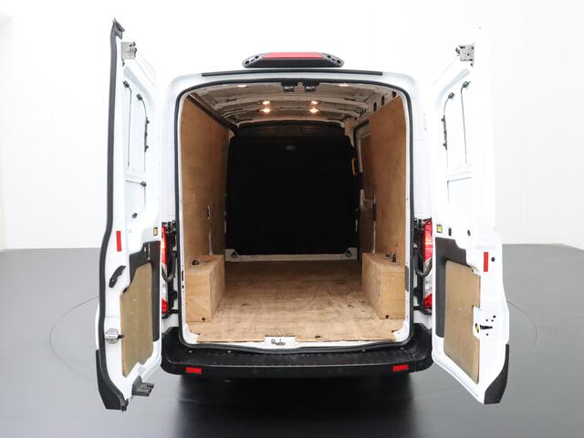Ford TRANSIT 2.0TDCI 130PK L3H2 | Airco | Cruise | 3-Persoons | Betimmering