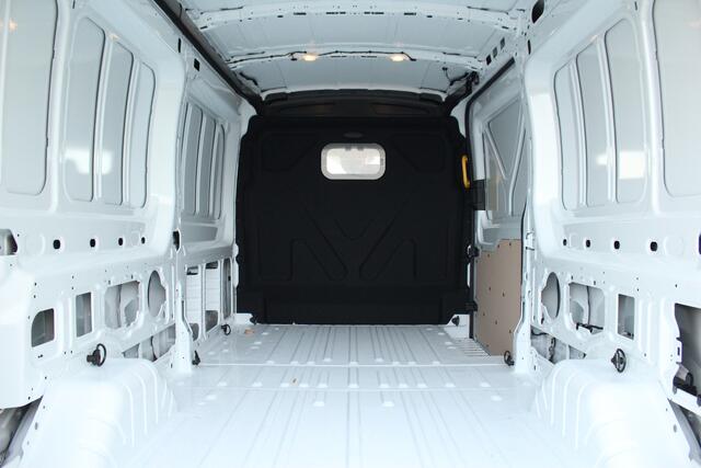 Ford TRANSIT 350 2.0TDCI 165pk L3H2 Trend RWD | Automaat | 3500kg trekgewicht | Standkachel | Camera | Cruise | Lease 681,- p/m
