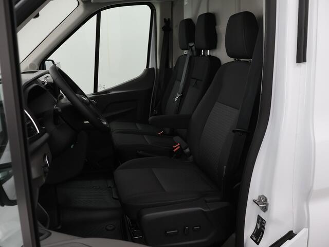 Ford TRANSIT 350 2.0 TDCI L3H2 Trend Navigatie | Stoelverwarming | Trekhaak 2500 KG AHW | Airco | 3-Zits | NIEUW | Carplay - Android Auto | Laadruimte Pakket | Cruise Control | Multifuntioneel Stuurwiel