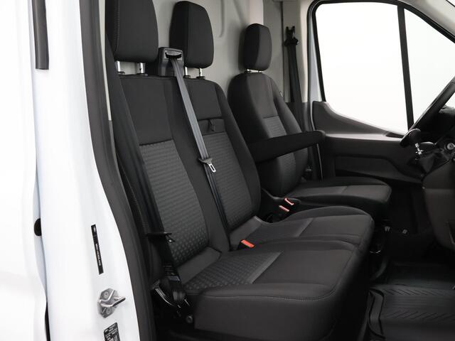 Ford TRANSIT 350 2.0 TDCI L3 H2 Trend Navigatie | Stoelverwarming | Trekhaak 2500 KG AHW | Airco | 3-Zits | NIEUW | Carplay - Android Auto | Laadruimte Pakket | Cruise Control | Multifuntioneel Stuurwiel