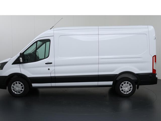Ford TRANSIT 350 2.0 TDCI L3 H2 Trend Navigatie | Stoelverwarming | Trekhaak 2500 KG AHW | Airco | 3-Zits | NIEUW | Carplay - Android Auto | Laadruimte Pakket | Cruise Control | Multifuntioneel Stuurwiel